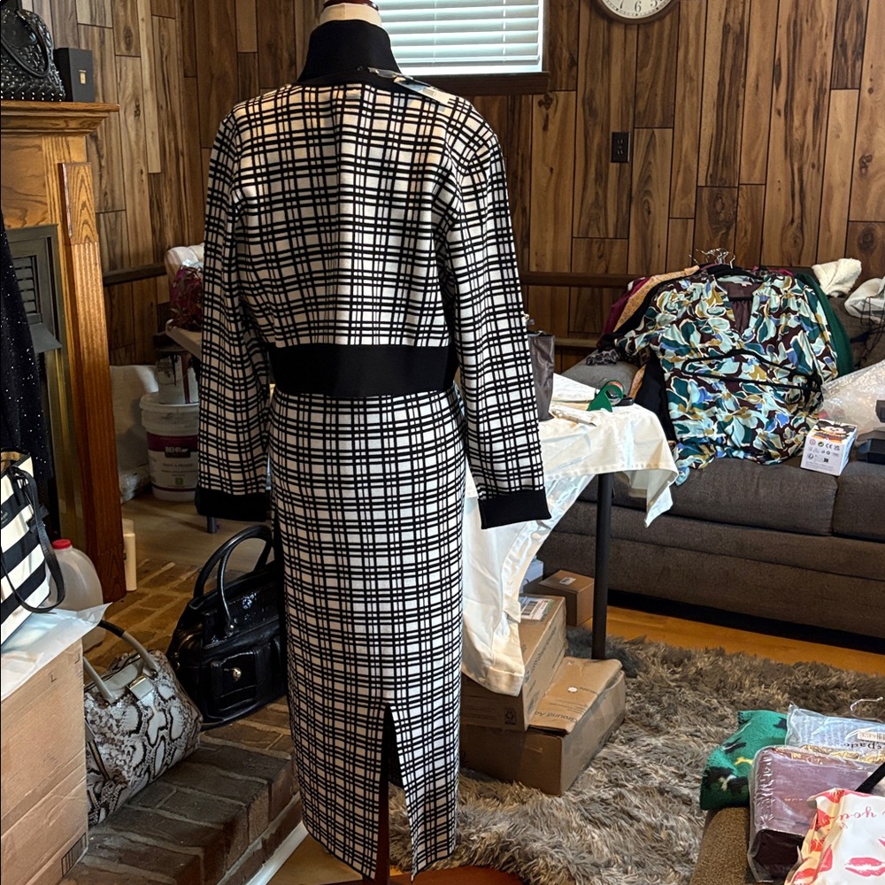 Toccin Elegant Black and White Checkered sweater dress with matching cardigan. - Picture 11 of 11